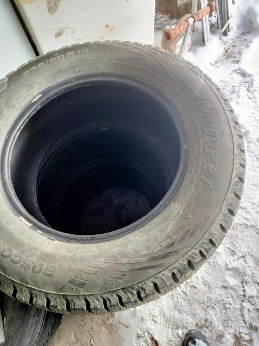 Продам шипованные шины