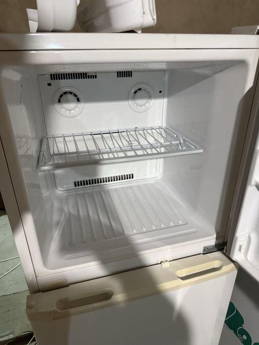 Продам Холодильник LG