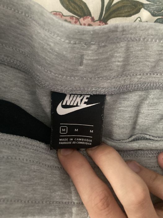Pantaloni nike tech