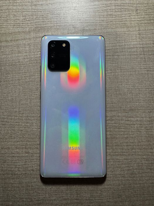 Samsung s10lite в белом цвете