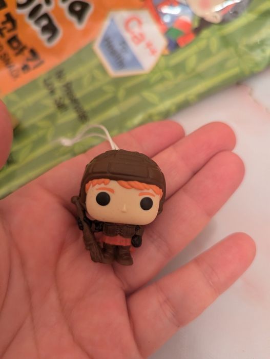 Обменяю Киндер Гарри Поттер Рон на Хагрида или Гарри