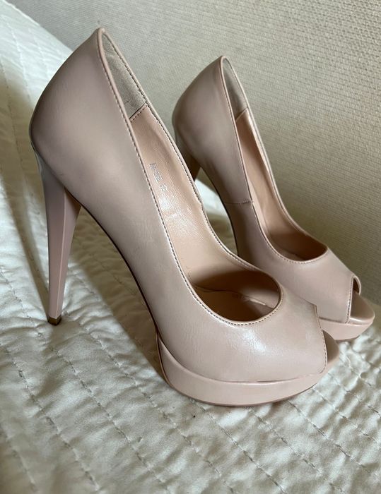 Продаю босоножки размер 37