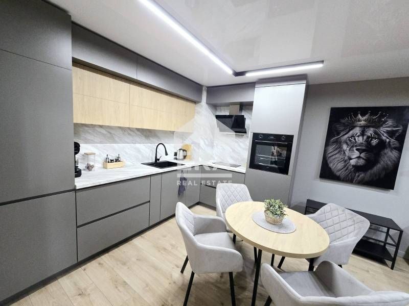 Дава се под наем Тристаен апартамент в Варна, Бриз - 85 кв.м за 1227 € - Снимка #2