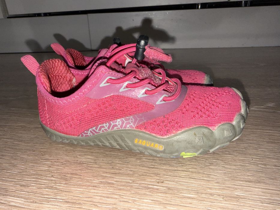 Продам детские кроссовки