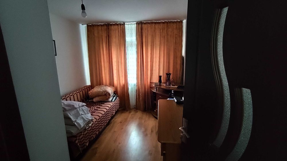 Proprietar - Vând apartament 3 camere et 1 ,Bl A zona Cina