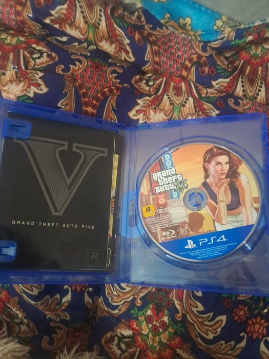 Продам гта 5 срочно