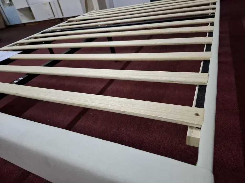 Pat tapitat 140x190 cm cu somiera , pentru saltea de 140 cm / 190 cm