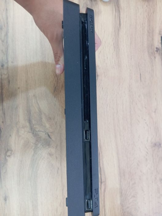 Продам PS 4 Slim Срочно
