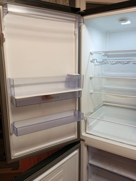 Хладилник Bekо с фризер