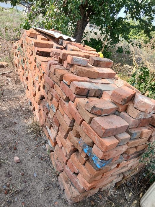 Кирпич красный по 50 тг