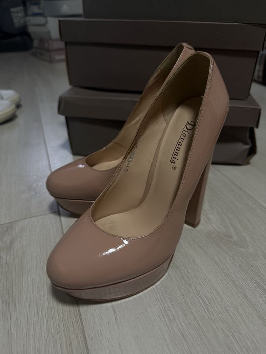 Продам туфли Djovannia 35 размер