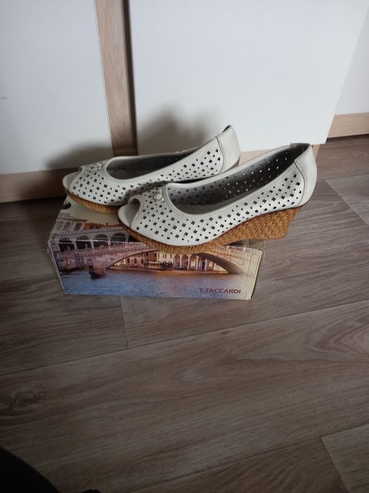 Продам летние туфли