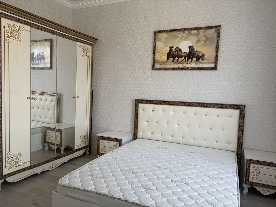 Продаю спальный гарнитур