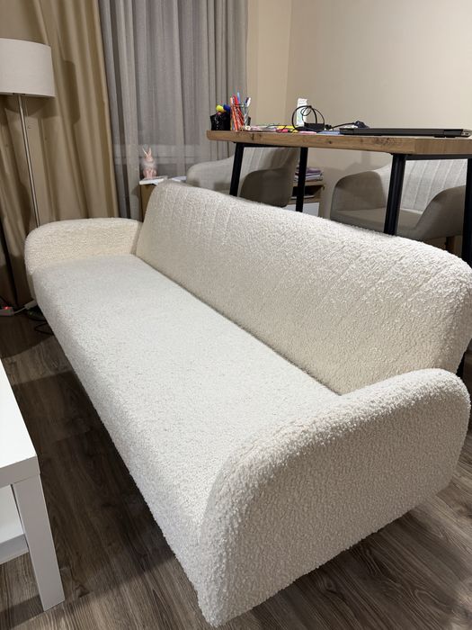 Почти нов удобен диван(букле)