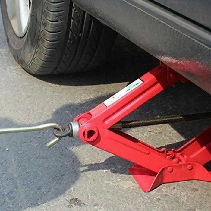 Механичен крик повдигач подемник 1/1,5/2 тона тип жаба ножица