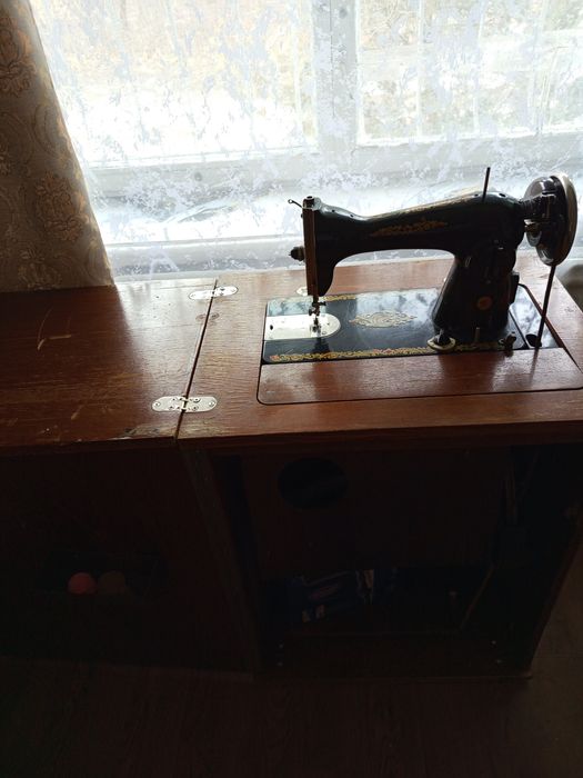 Швейная машинка ножная
