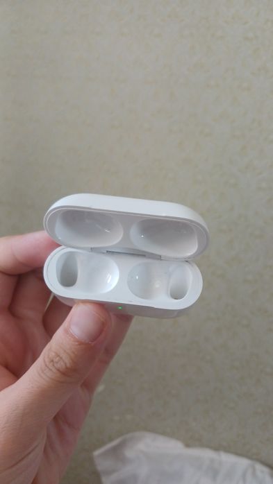 Apple AirPods pro 2 orginal (chap quloqchin)keys quti  sotiladi