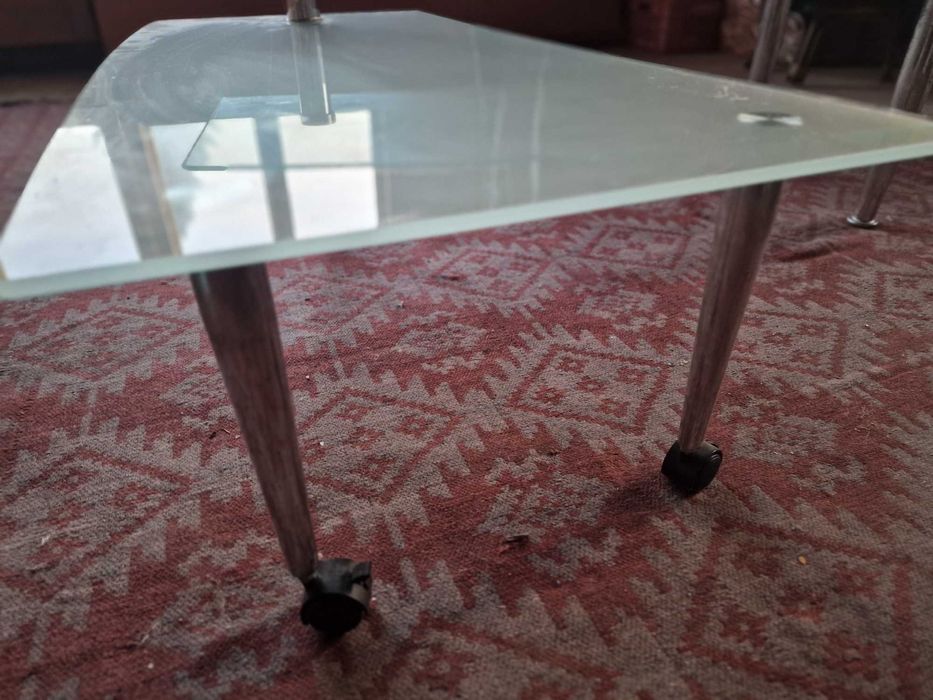 Стъклена холна маса