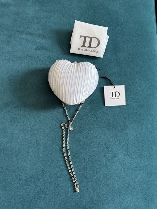 Чанта, клъч с форма на сърце