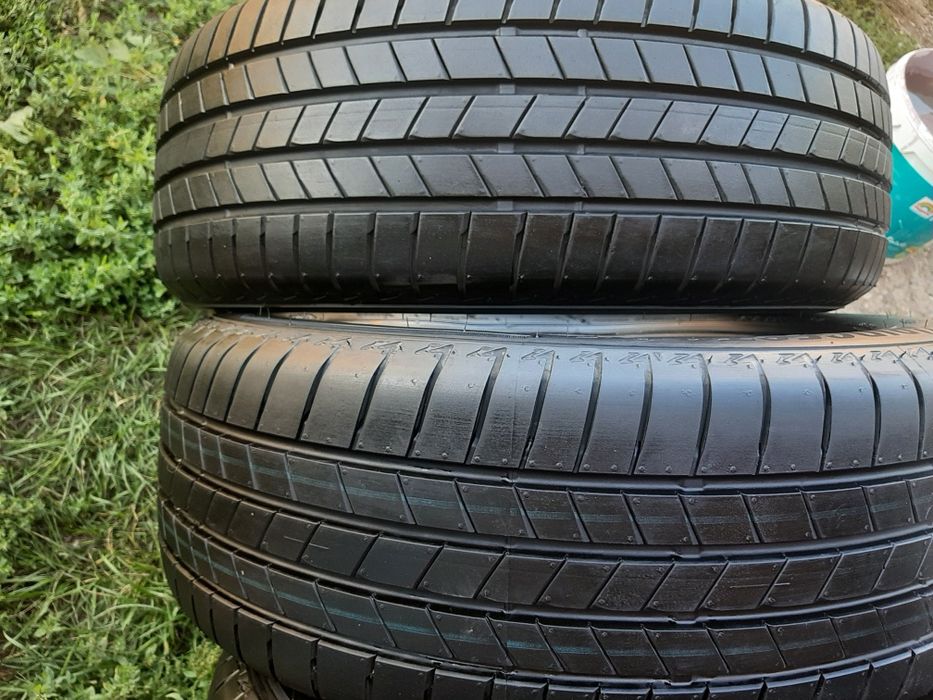 Продам шины 215/55/17 бриджистон