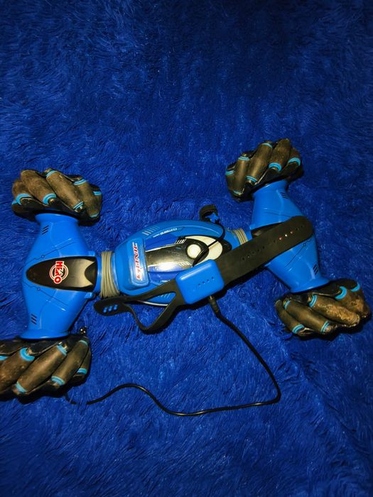 Детская машинка на пульту