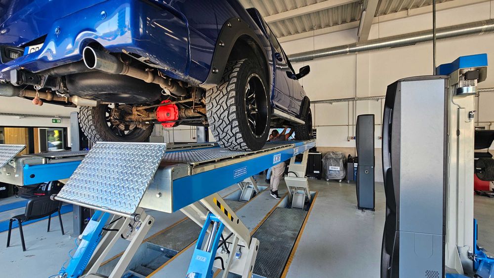 К-т безконтактен стенд за реглаж и ножичен вкопан подемник