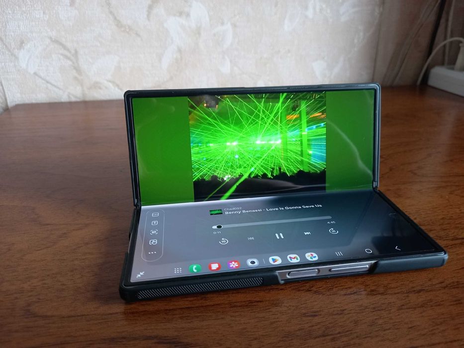 Продам Samsung Galaxy Z Fold6 в идеале на гарантии