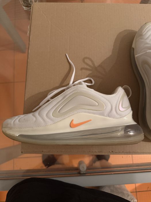 vand adidasi nike