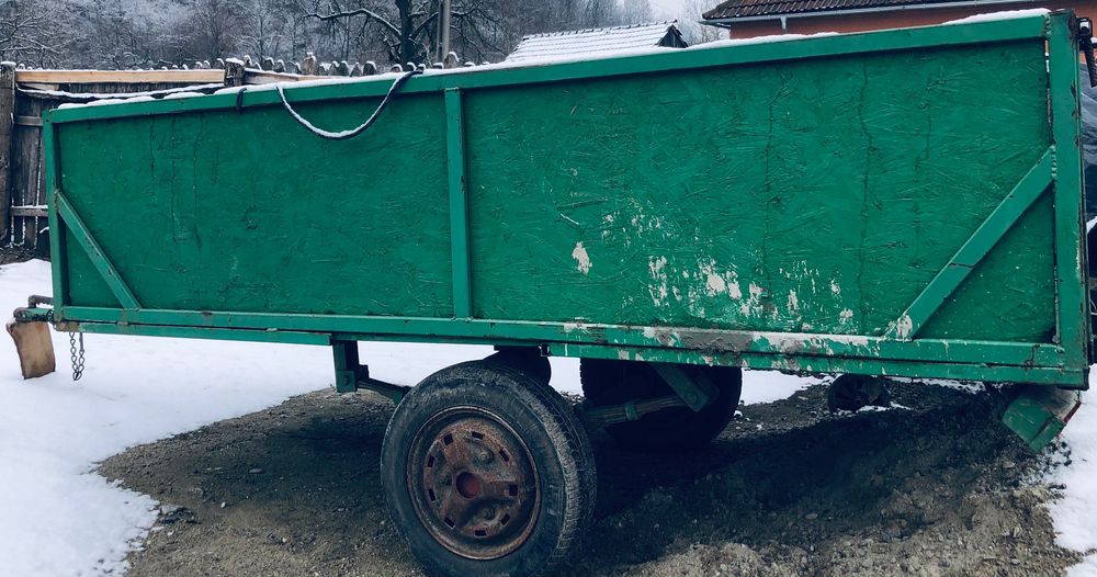 VÂND REMORCĂ .Atenție ,prețul este negociabil !