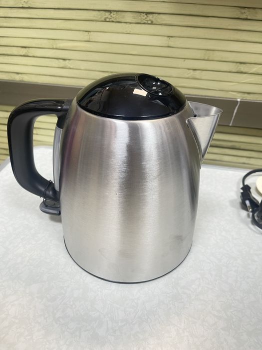 Електрическа кана Russell Hobbs Victory