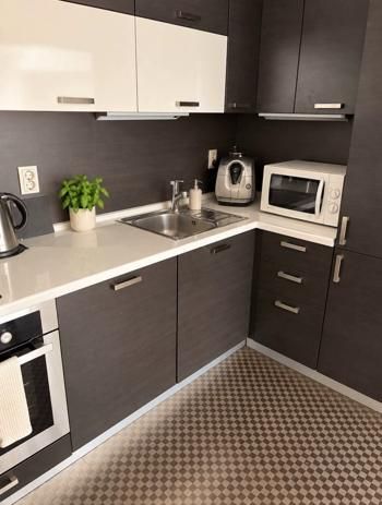 Дава се под наем Тристаен апартамент в София, Стрелбище - 96 кв.м за 1000 € - Снимка #1