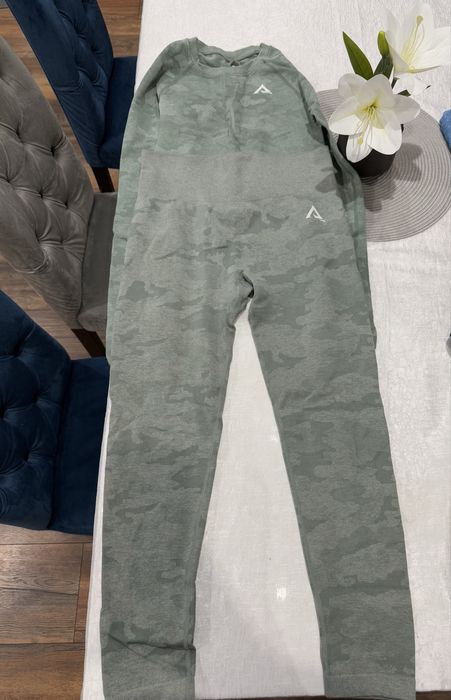 Дамски спортен клин + къса блуза