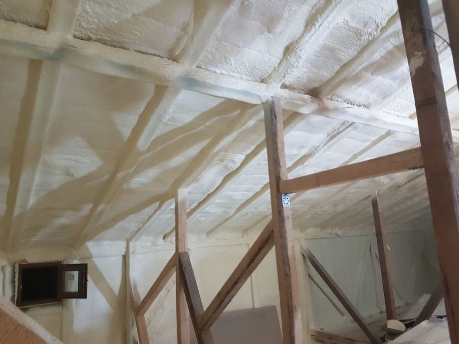 Izolatie Spuma Poliuretanica acoperiș si pod. Firma+Garanție 20 ani.