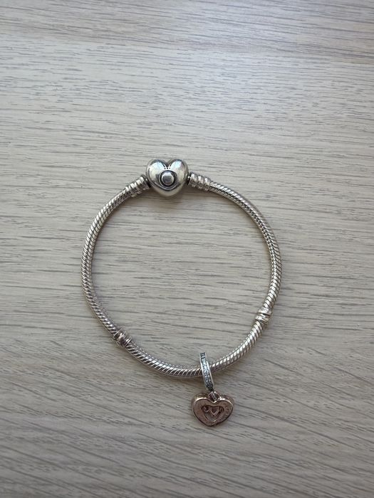 Продавам гривна Pandora