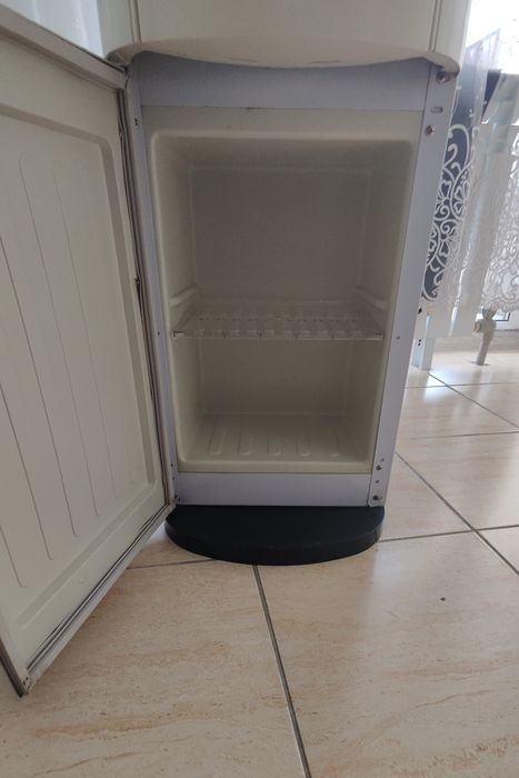 Кулер для воды диспенсер