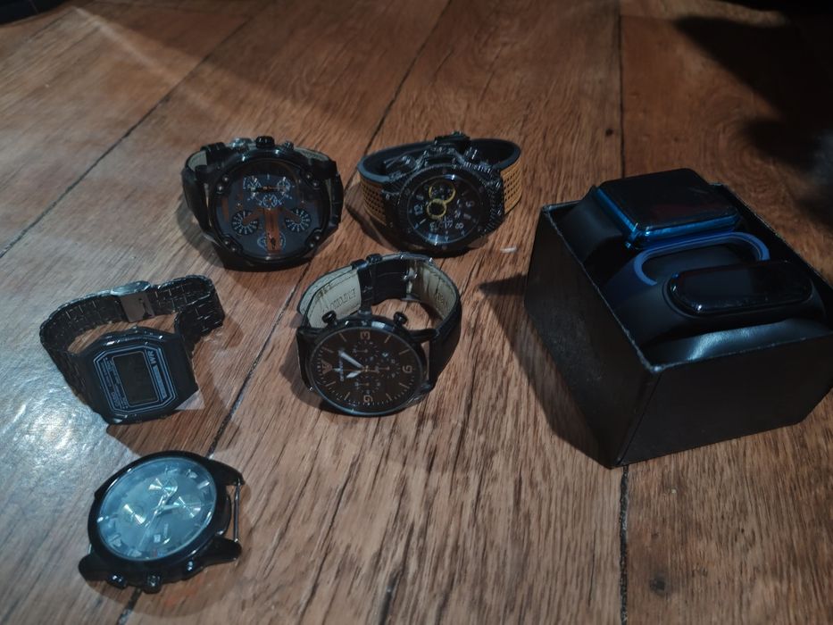 Продам срочно часы разные