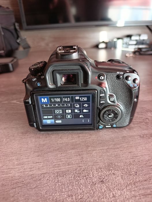 Canon 60 d  kamplektida batareyka zaryadnik