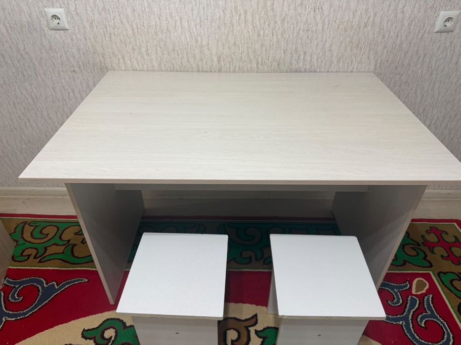 Продам стол со стульями