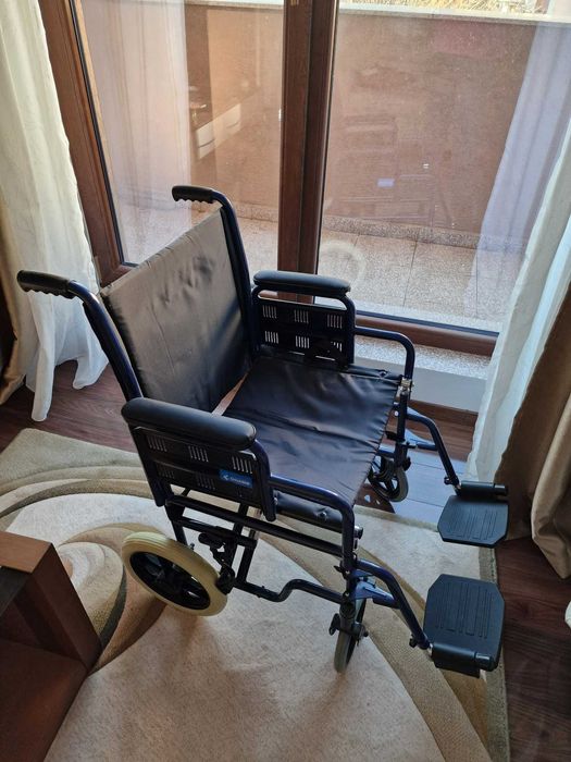 Scaun cu rotile pliant ptr transport varstnici sau dizabili - ca nou !