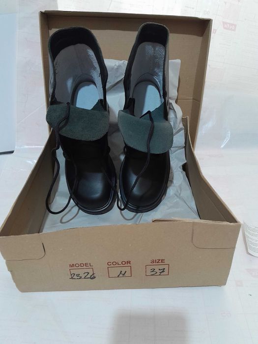 Bocanci noi in cutie din piele masura 37