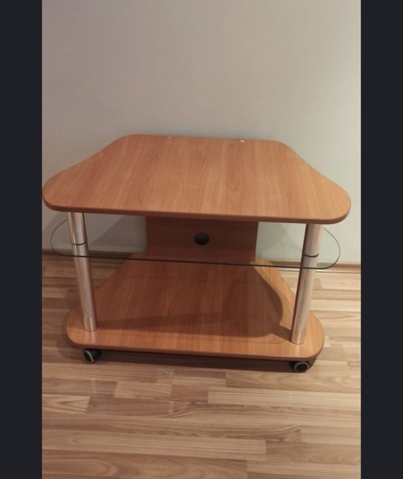 ТВ шкаф с трапецовидна форма