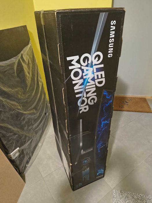 Продавам 49" извит монитор Samsung CRG9, Dual QHD (5120 x 1440), 120Hz, HDR1000