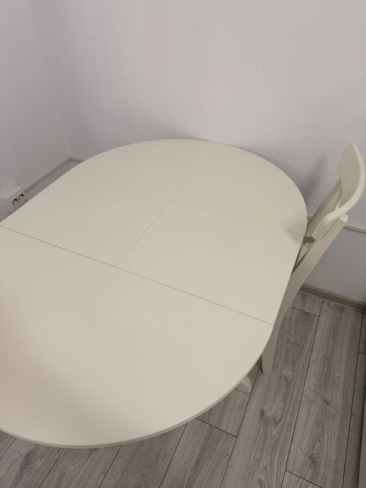 Masa Ikea extensibila + 2 scaune tapițate