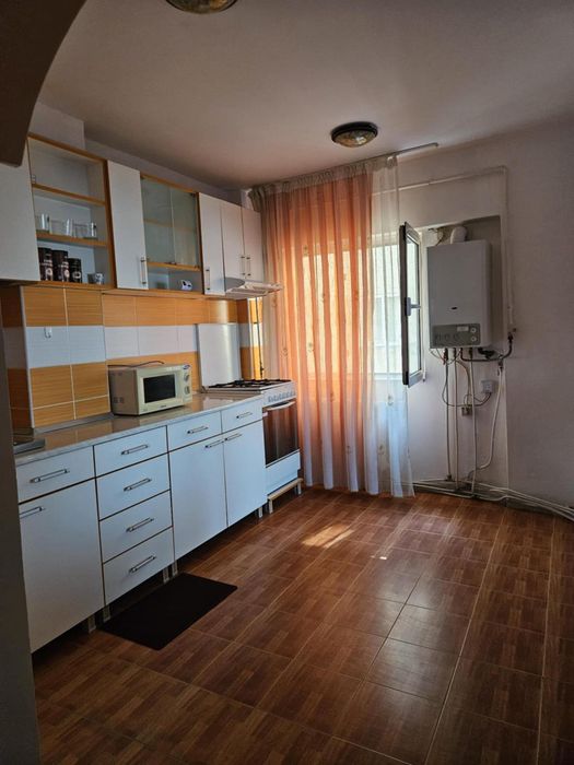 Dacia, apartament 2 camere decomandat