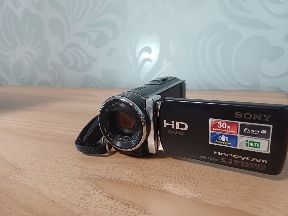 Видеокамера Sony Handycam HDR-CX200