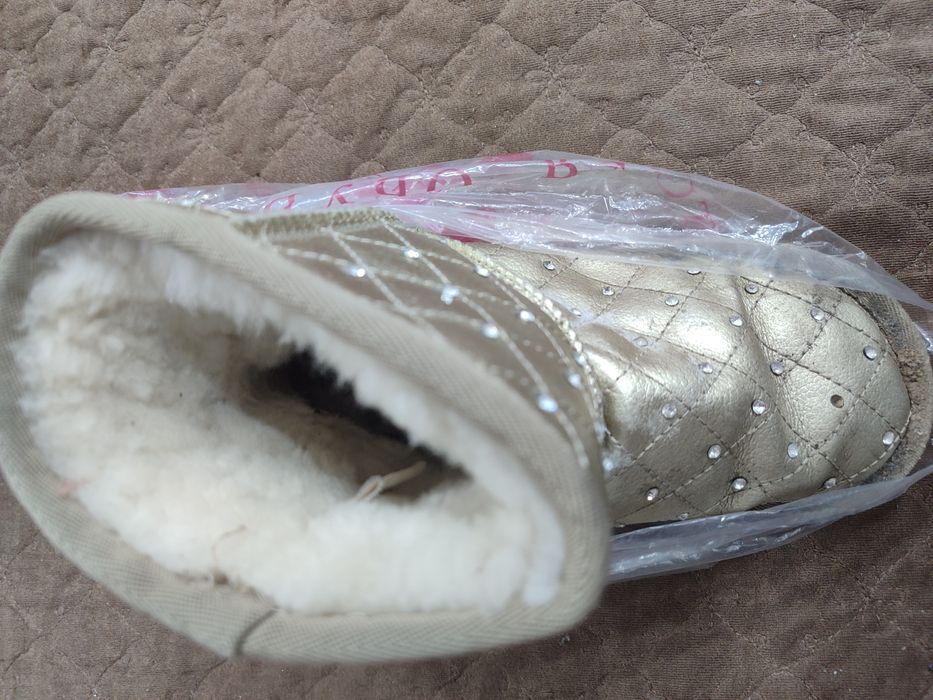 Продам угги для девочки