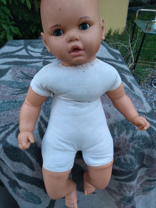 Кукла - бебе . Реалистична .