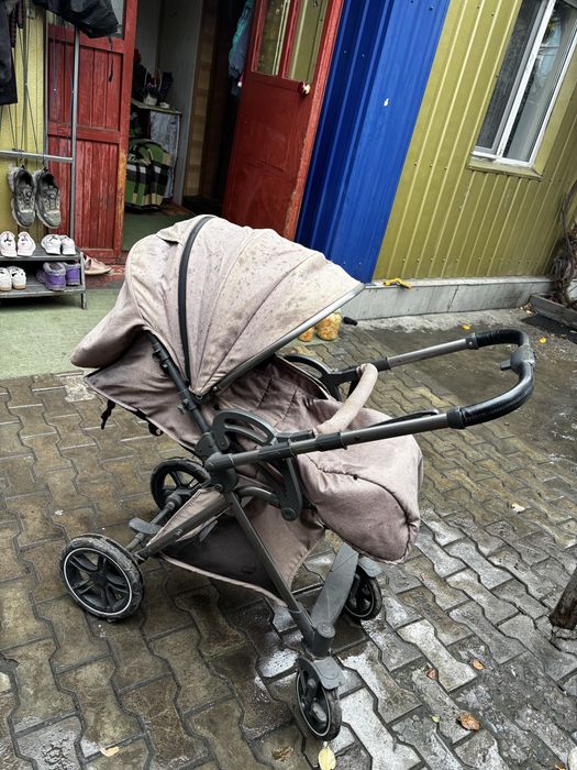 Коляска в отличном состояний все целое