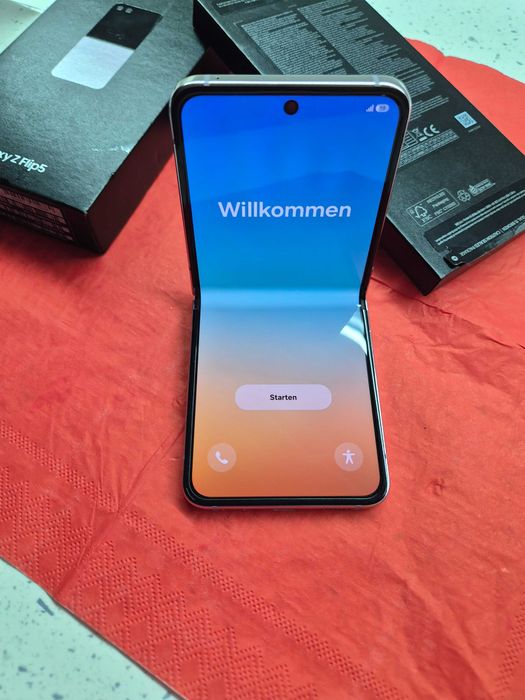 Телефон Samsung Flip 5