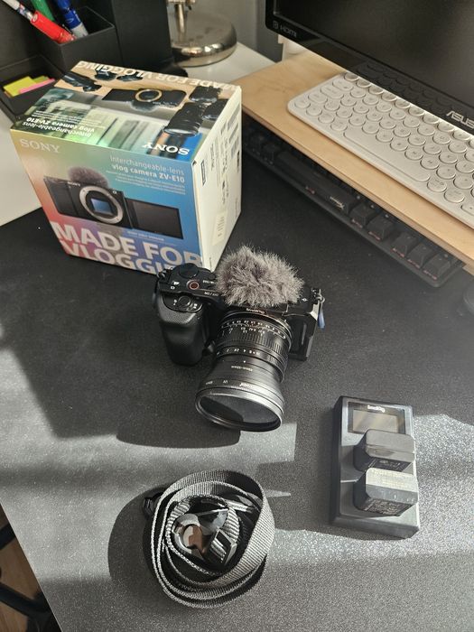 Sony ZV-E10 + 7Artisans 35mm f/1.4 + SmallRig Kit + 512GB SD